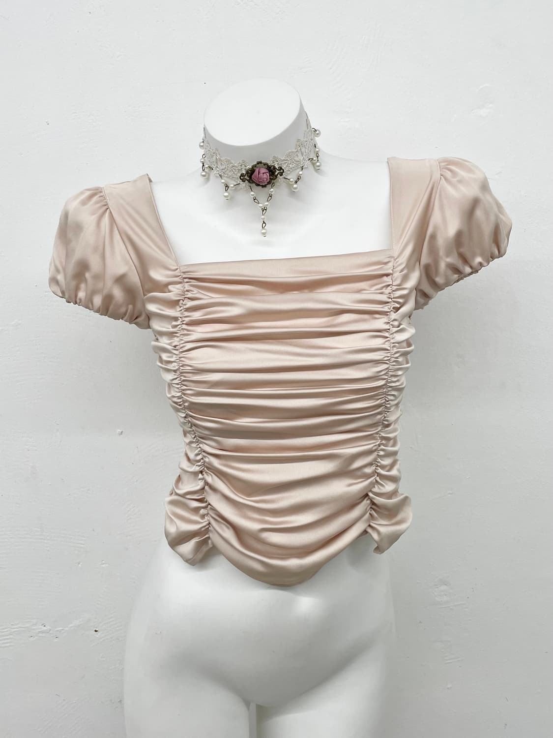 레스트로즈 새틴 셔링 탑 상품이미지1