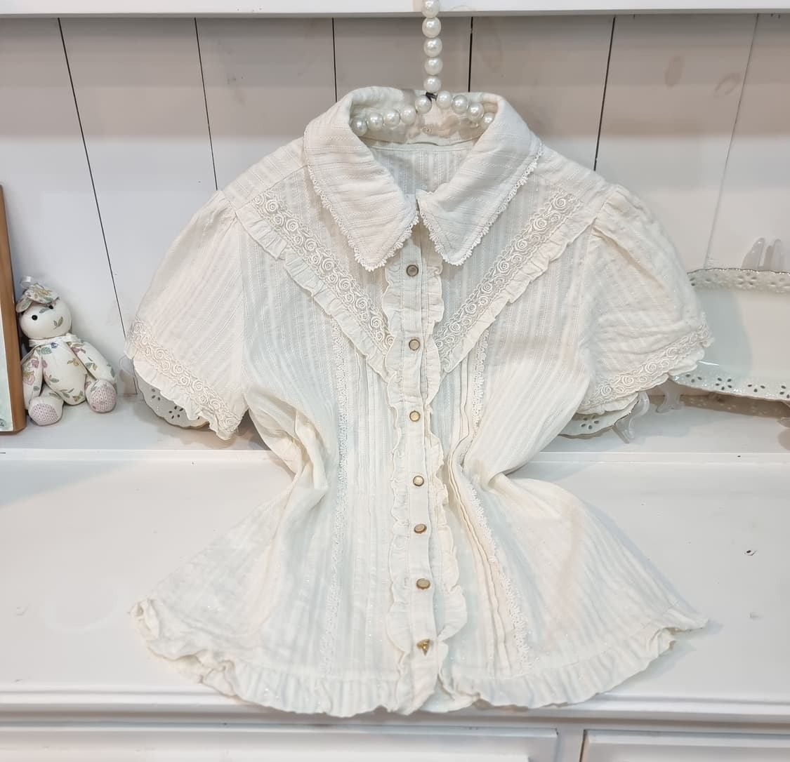 axes femme(엑시즈 팜므) 로맨틱 레이스 카라 블라우스 상품이미지1