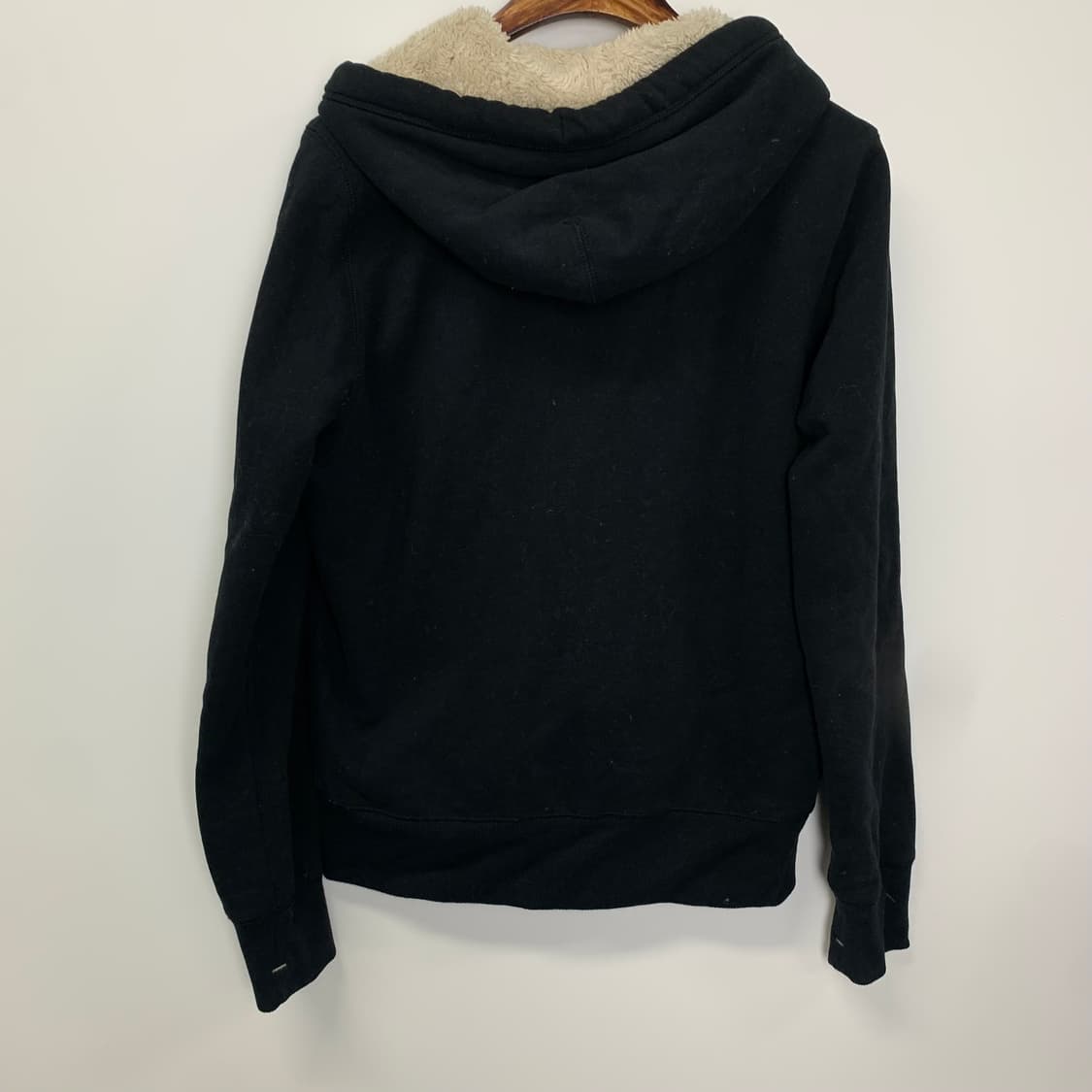 후아유 y2k 와투케 블랙 양털 후드집업 상품이미지3