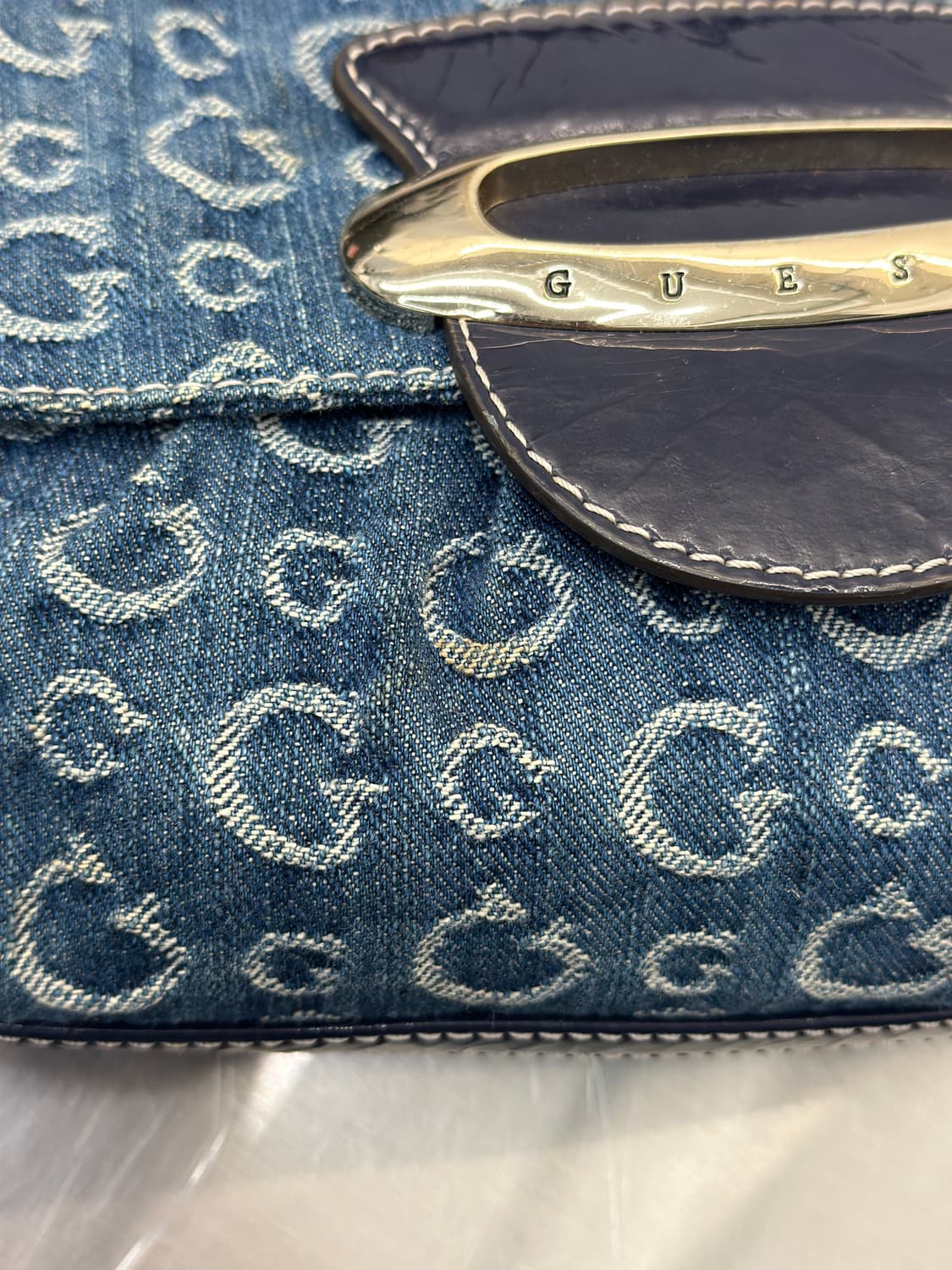 게스 버클 데님 숄더 백  상품이미지8