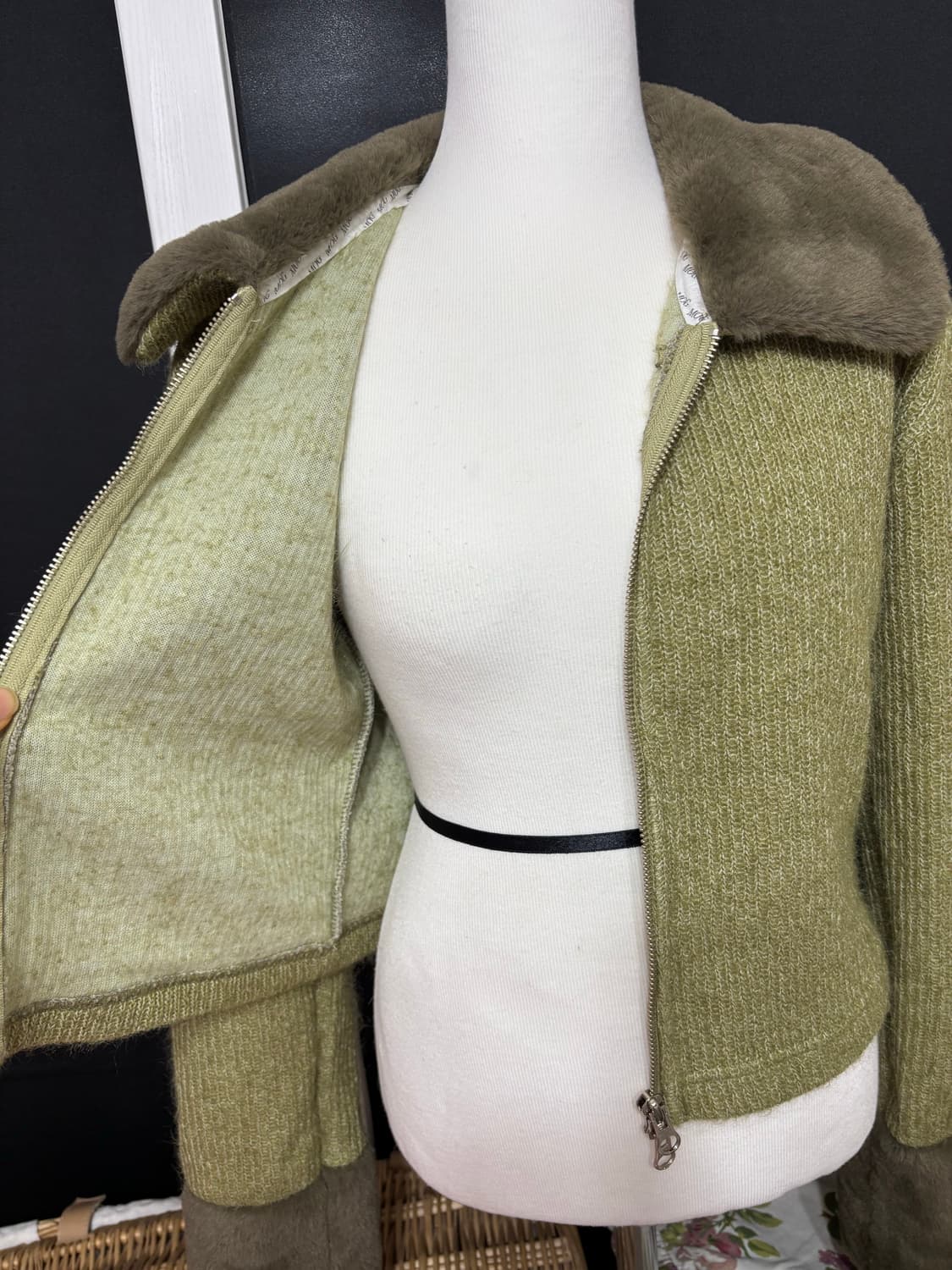 새제품ㅡ 털장식 올리브그린 컬러 집업 55 상품이미지4