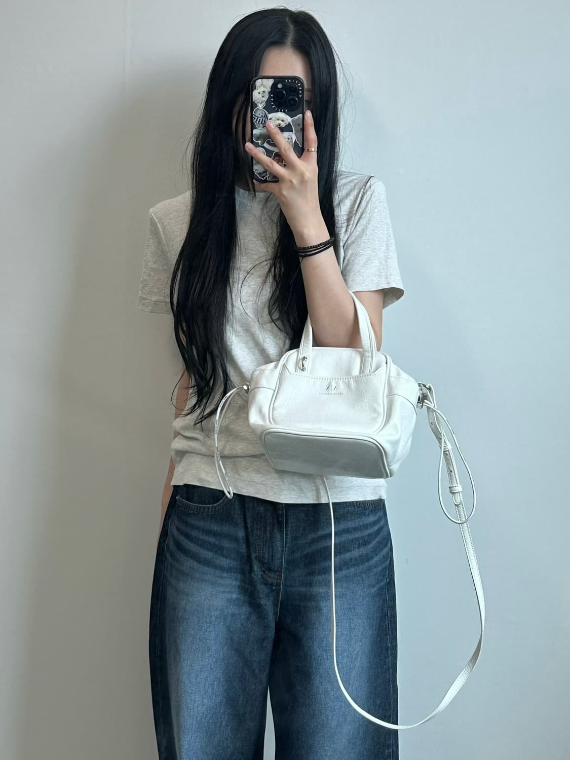 알마니 익스체인지 화이트 핸드 크로스백 상품이미지1