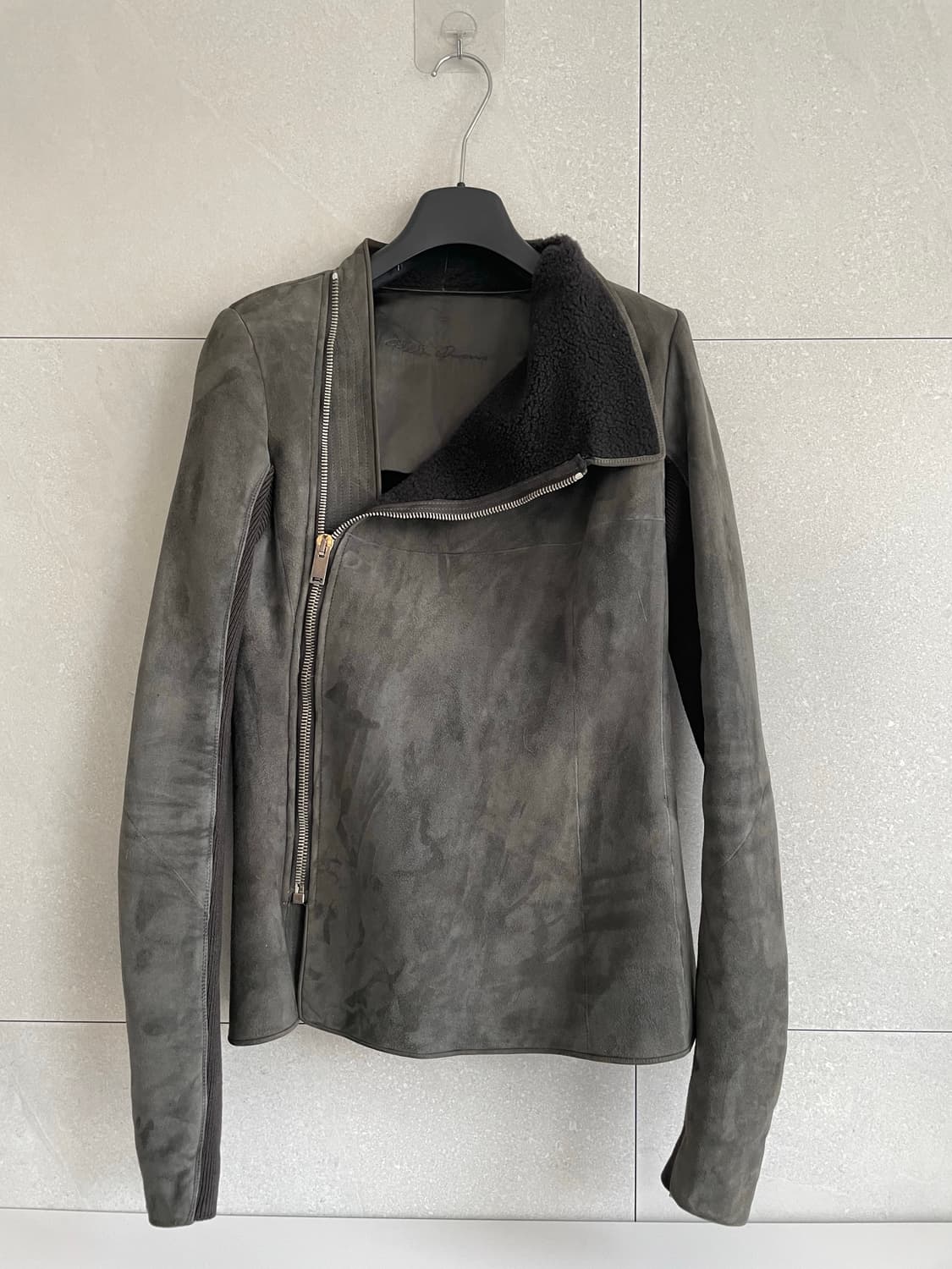 릭오웬스 13fw 하이넥 램스킨 사선지퍼 레더자켓 상품이미지4