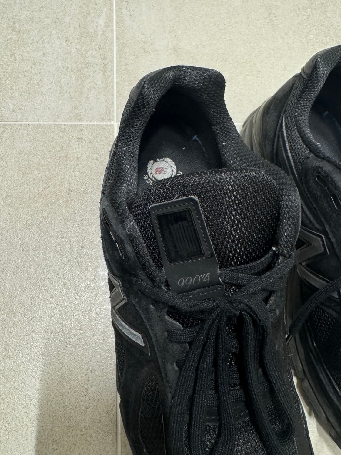 뉴발란스 990v4 올블랙 상품이미지2