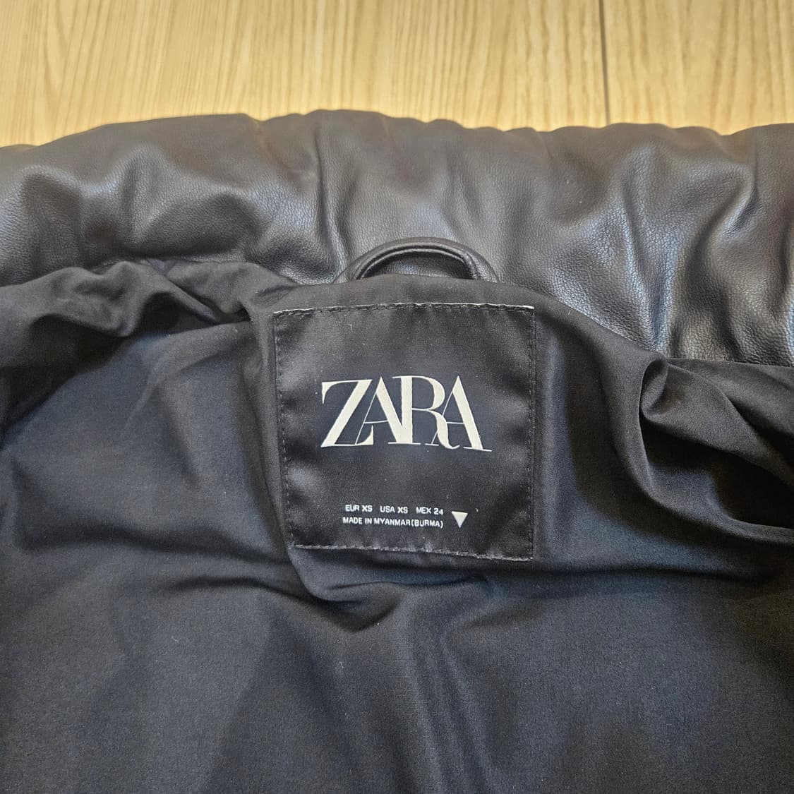 자라 레더 숏 패딩 xs 상품이미지4