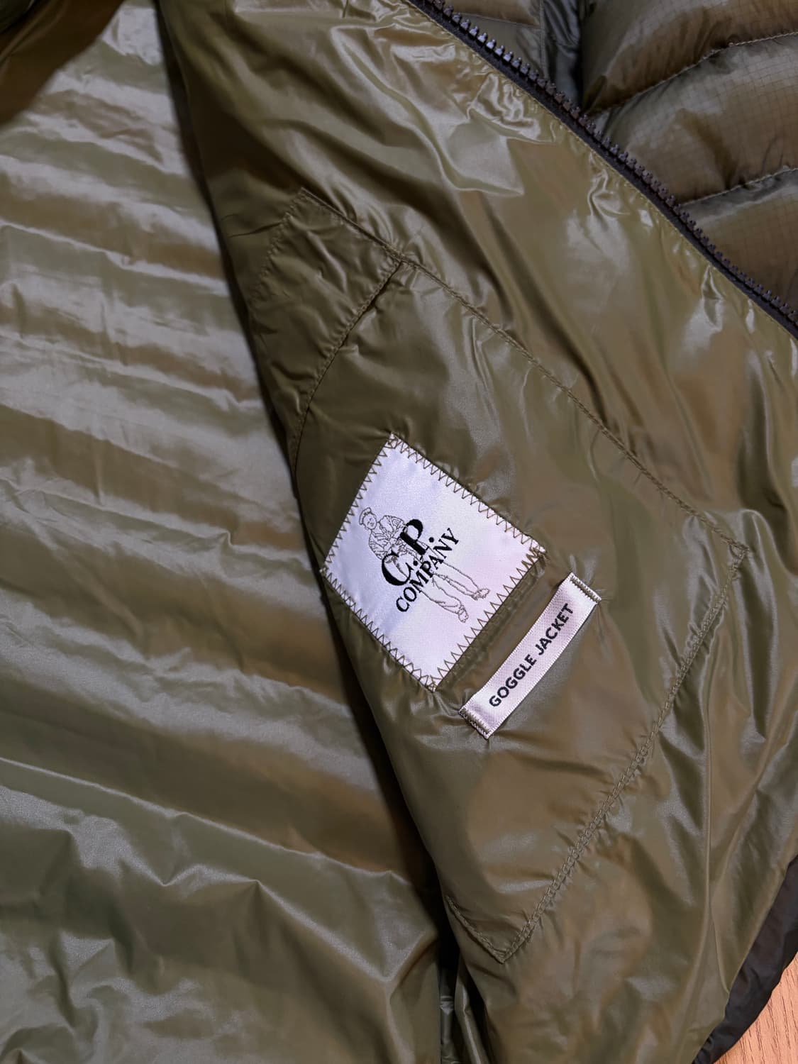 [M] CP 컴퍼니 디디 쉘 고글 다운 자켓 경량 패딩 - 25FW 상품이미지7