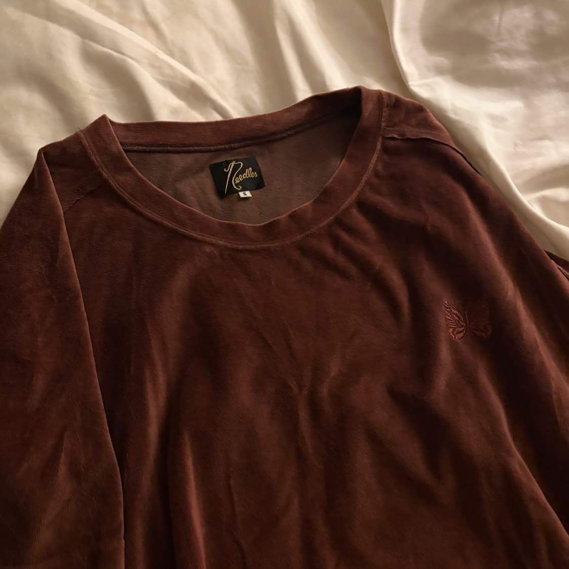 니들스 벨벳 브라운 반팔 상품이미지3