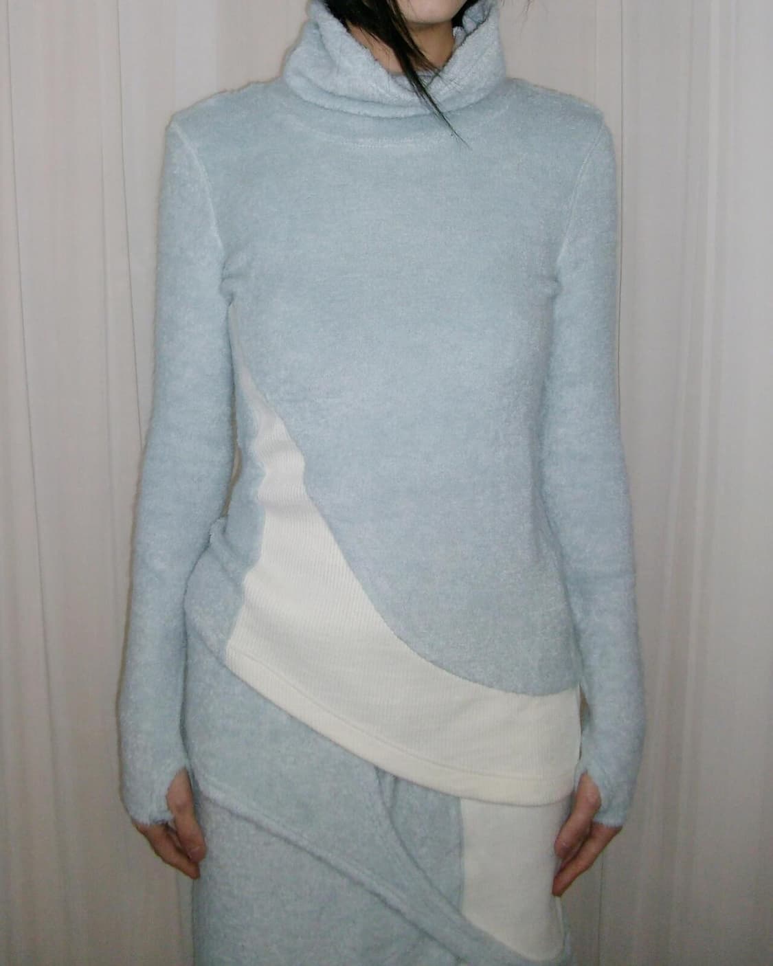 지초이 AW24 터틀넥 스웨터 니트 데이 스카이 상품이미지2