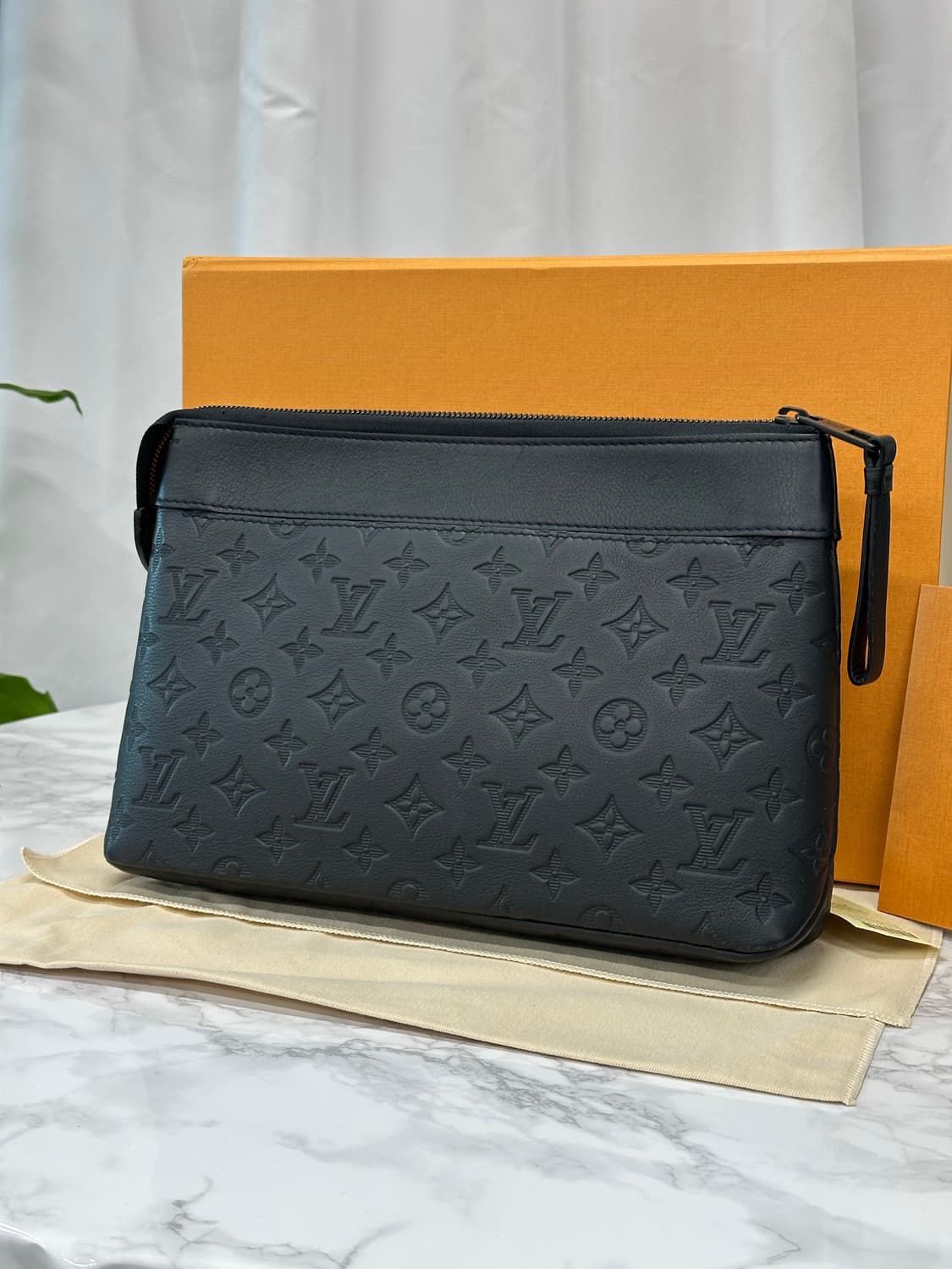 루이비통 포쉐트 보야주 쉐도우 클러치 상품이미지2