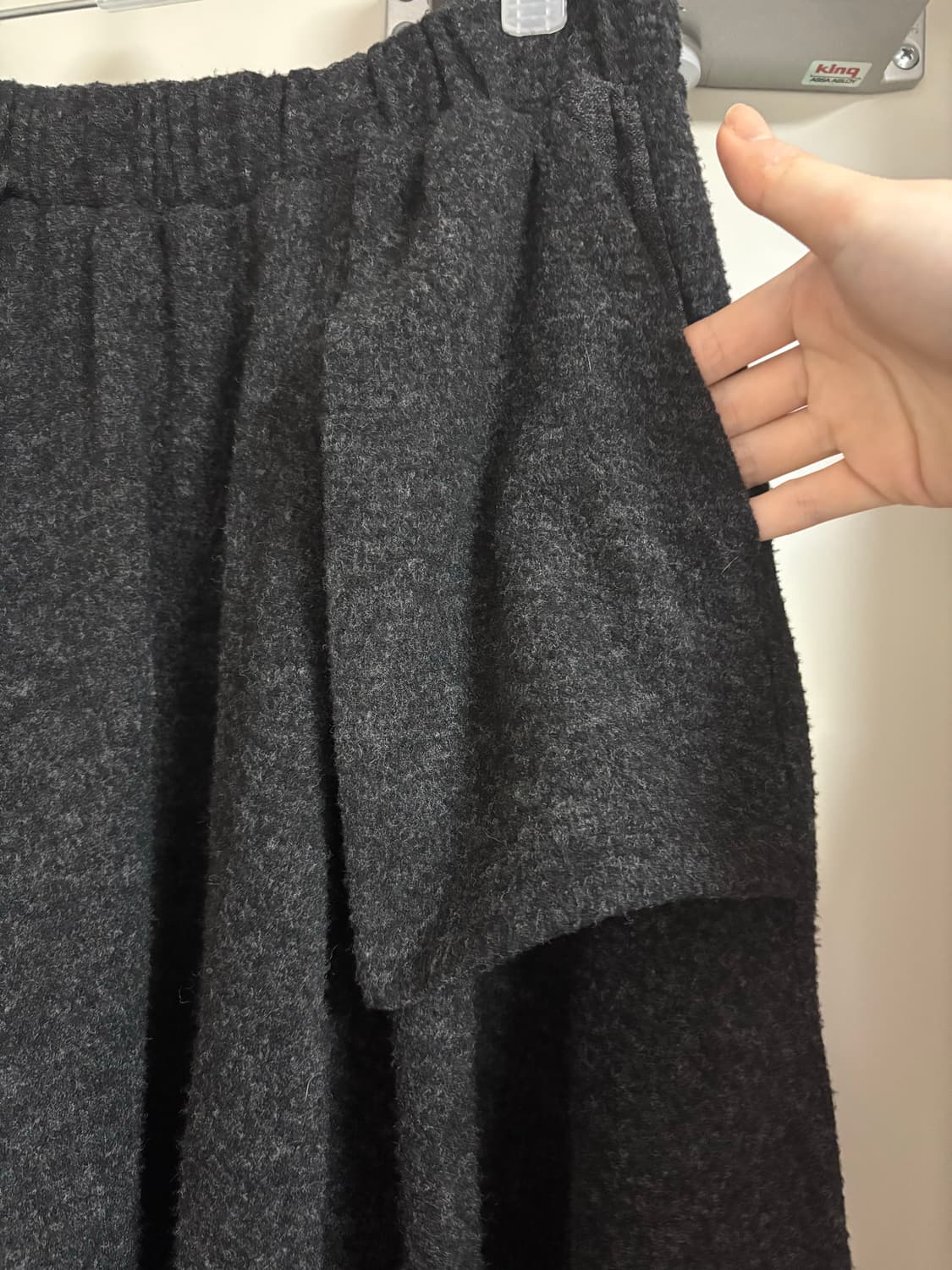 드레이프 포켓 차콜 스커트 상품이미지3