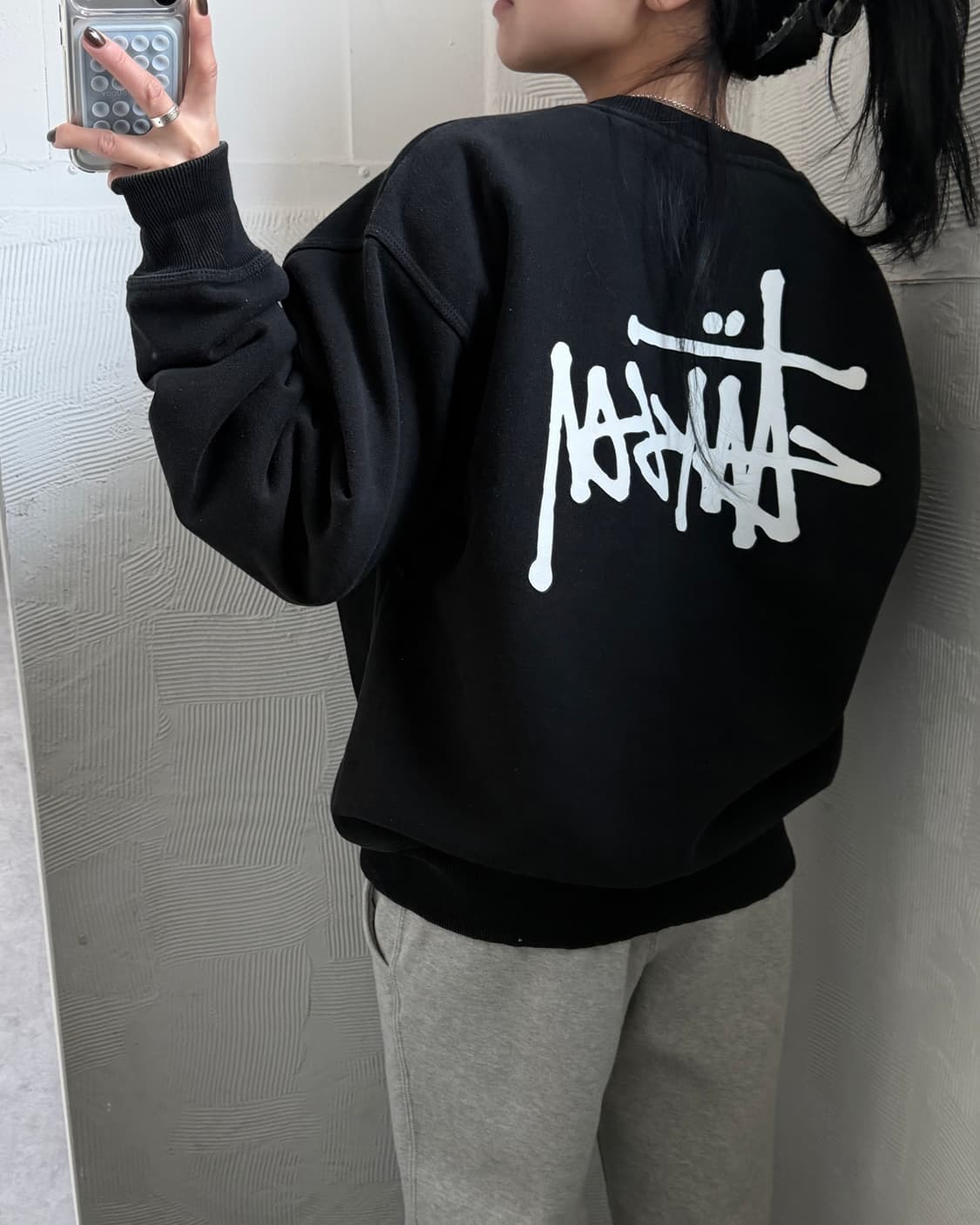 Stussy 스투시 블랙컬러 빅스탁로고 맨투맨 상품이미지1