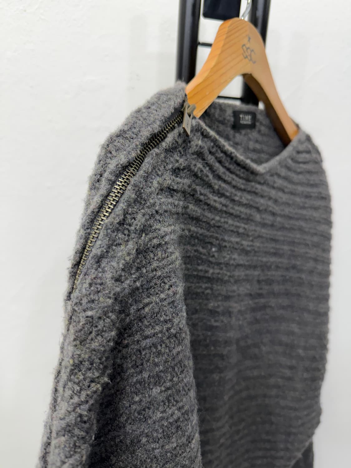정품) TIME 타임 한섬 루즈핏 어깨 지퍼 니트 집업 90F 상품이미지4