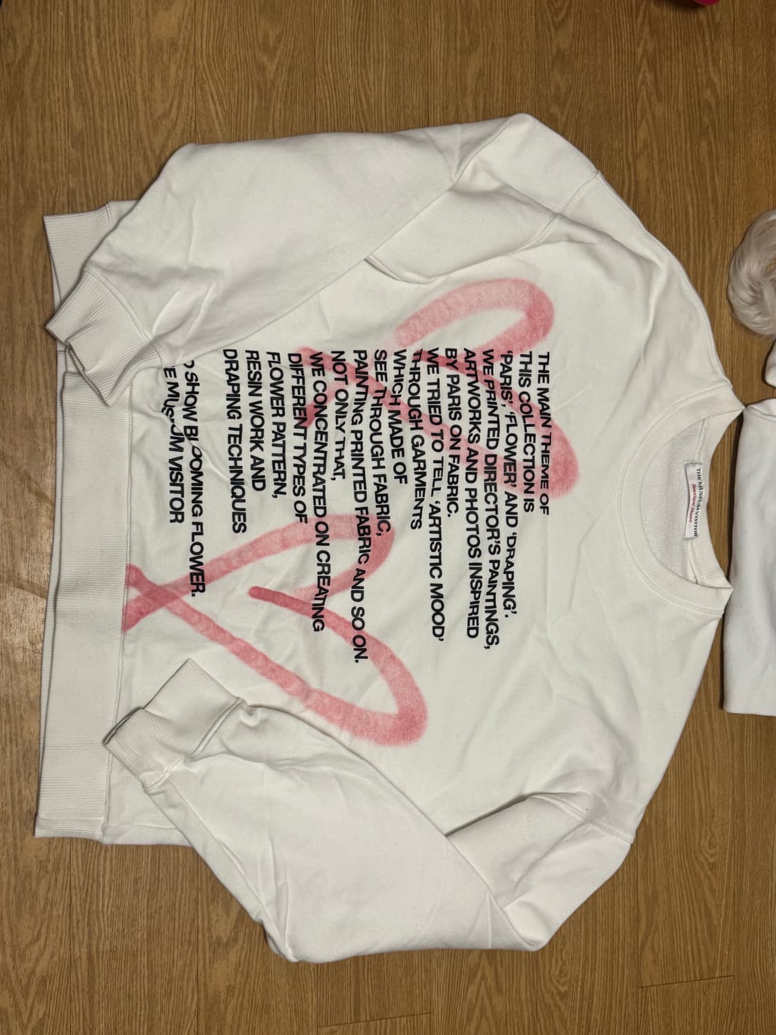 더뮤지엄비지터 맨투맨 상품이미지2