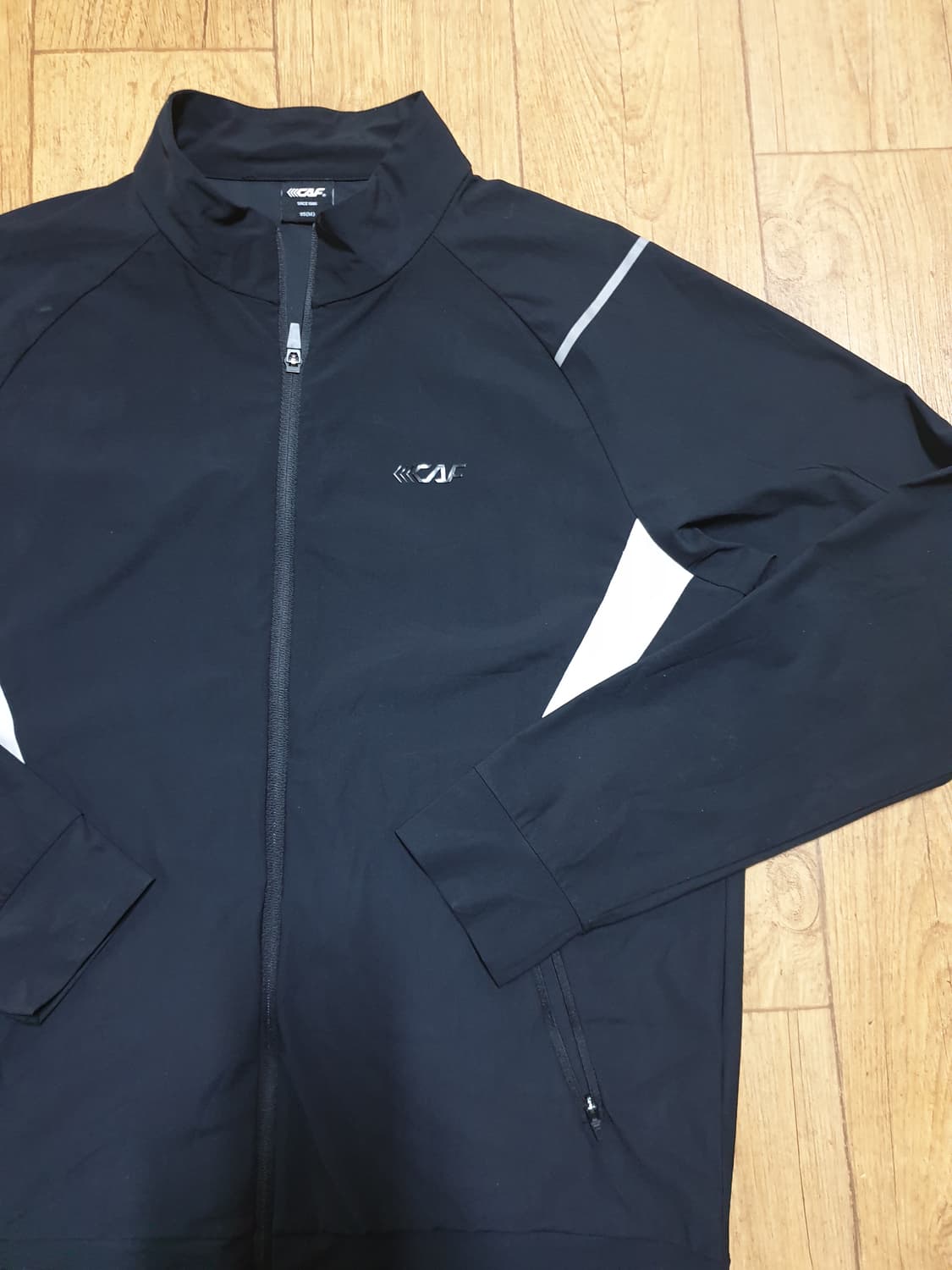 1081 르까프 운동복 집업 95 사이즈입니다 상품이미지3