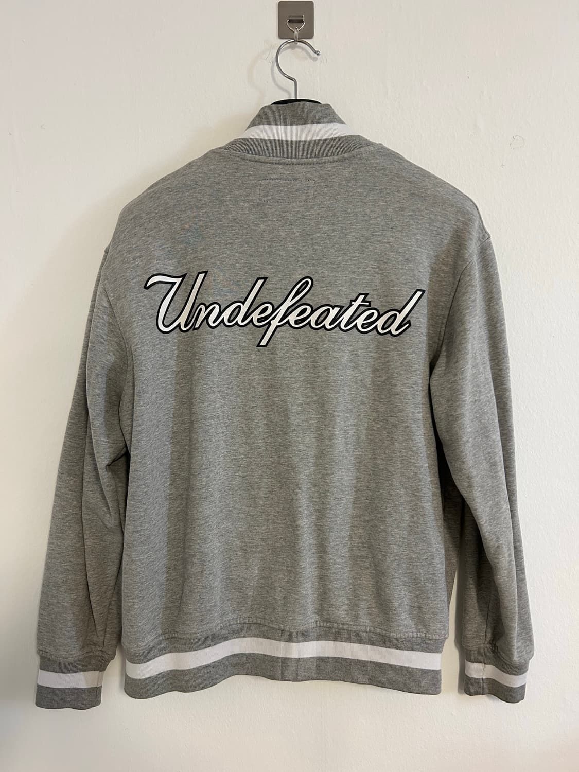 UNDEFEATED 로고 포인트 스냅 바시티 자켓 상품이미지3