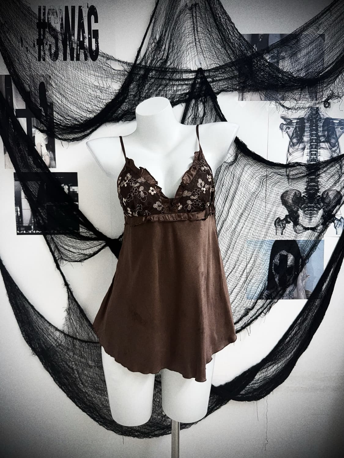 Flower detailed lace camisole 상품이미지1