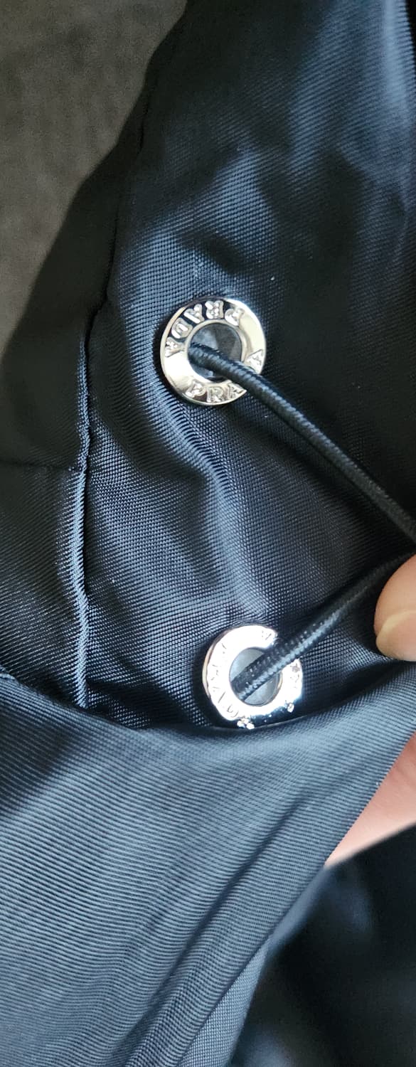 프라다 리나일론 후드 다운 재킷 블랙 새상품 상품이미지4