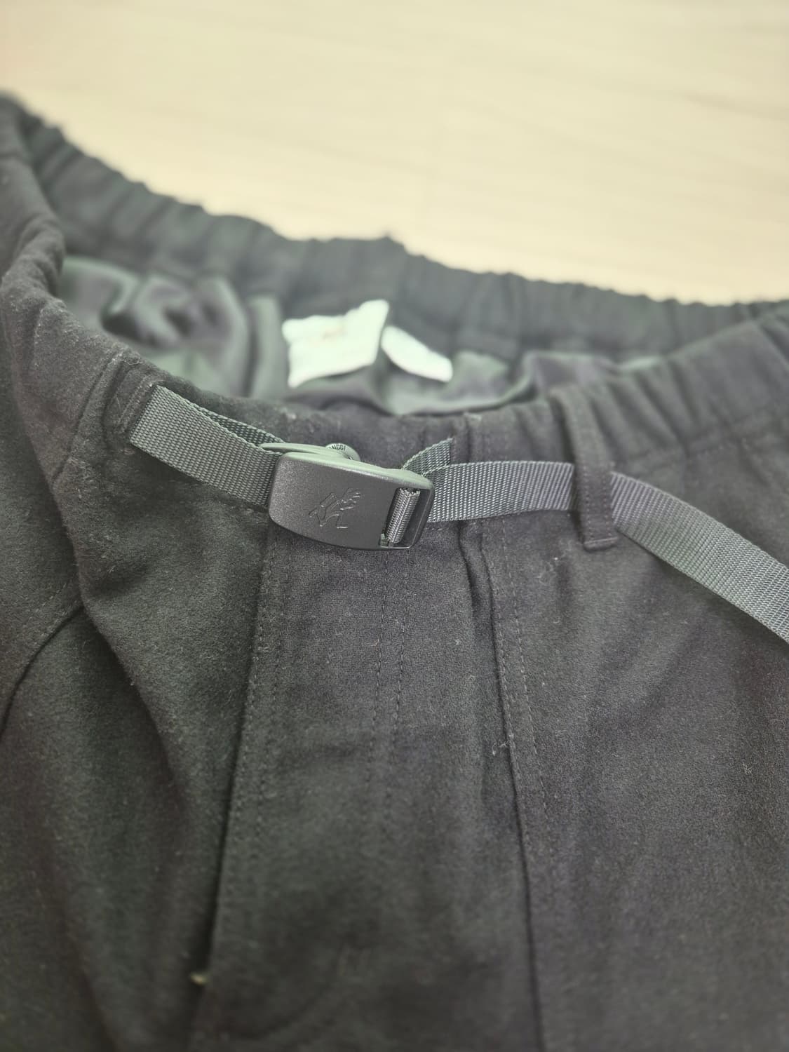 그라미치 루즈테이퍼드 울블렌드 팬츠 블랙 상품이미지3