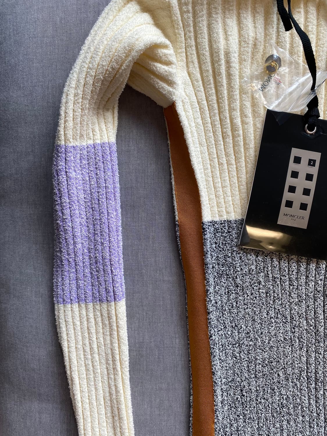 새상품💎 몽클레어 로고포인트 터틀넥 배색 울스웨터 S 상품이미지9