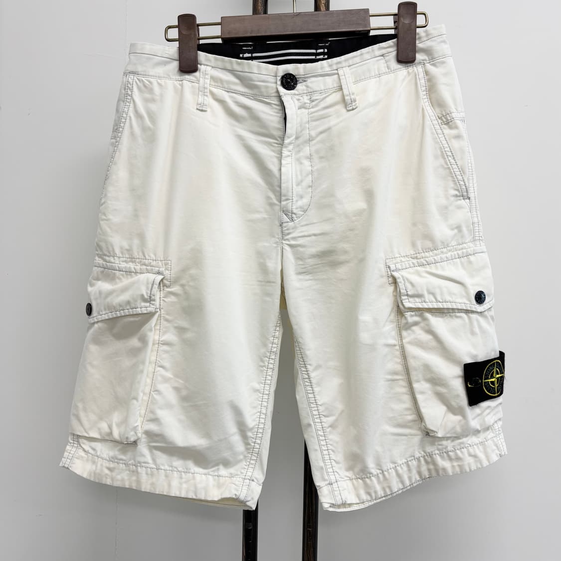 [31]스톤아일랜드 와펜패치 카고 반바지 상품이미지1