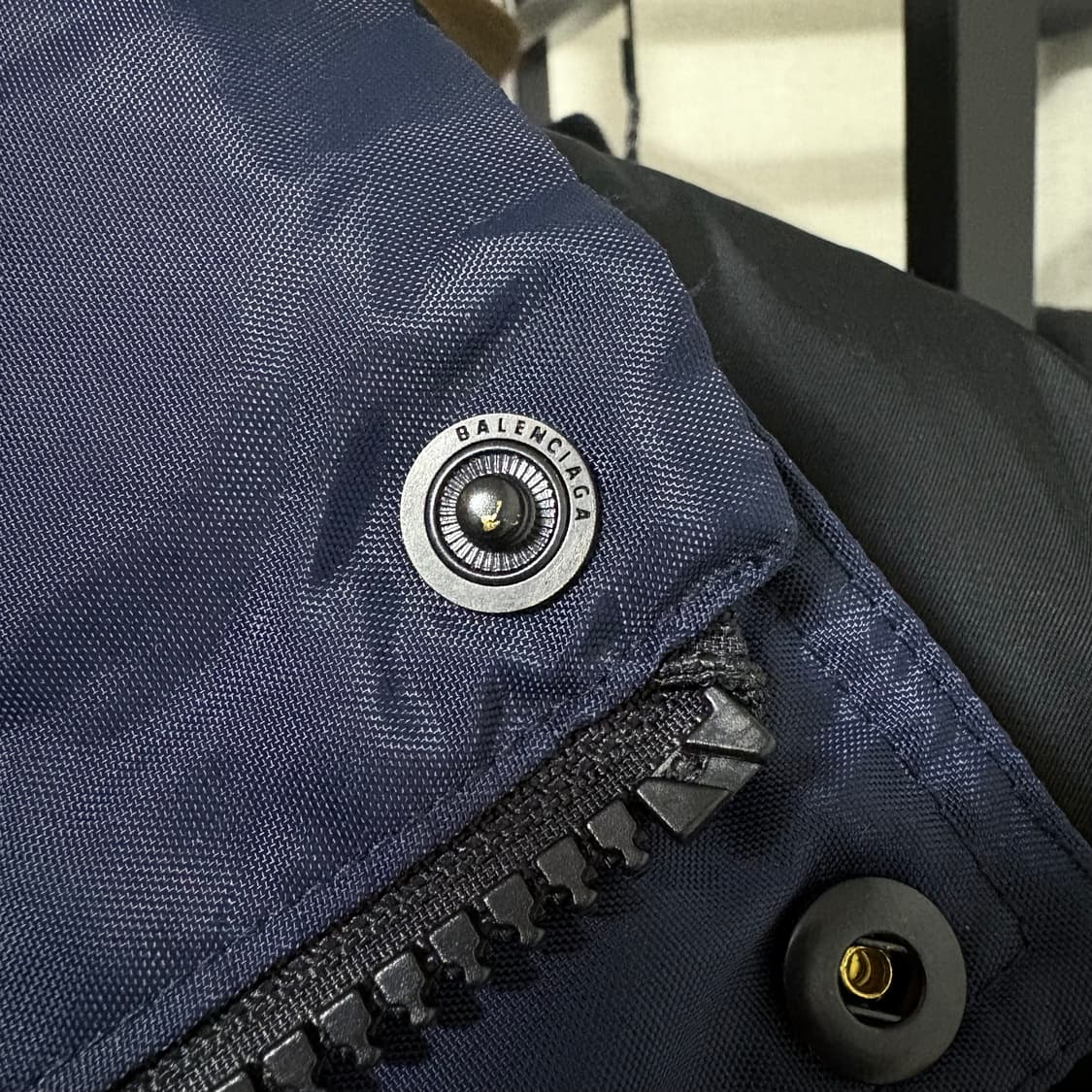 발렌시아가 리버시블 숏 푸퍼 패딩 상품이미지5