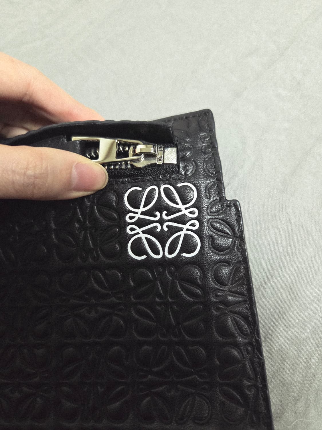 로에베 클러치 티파우치 상품이미지10