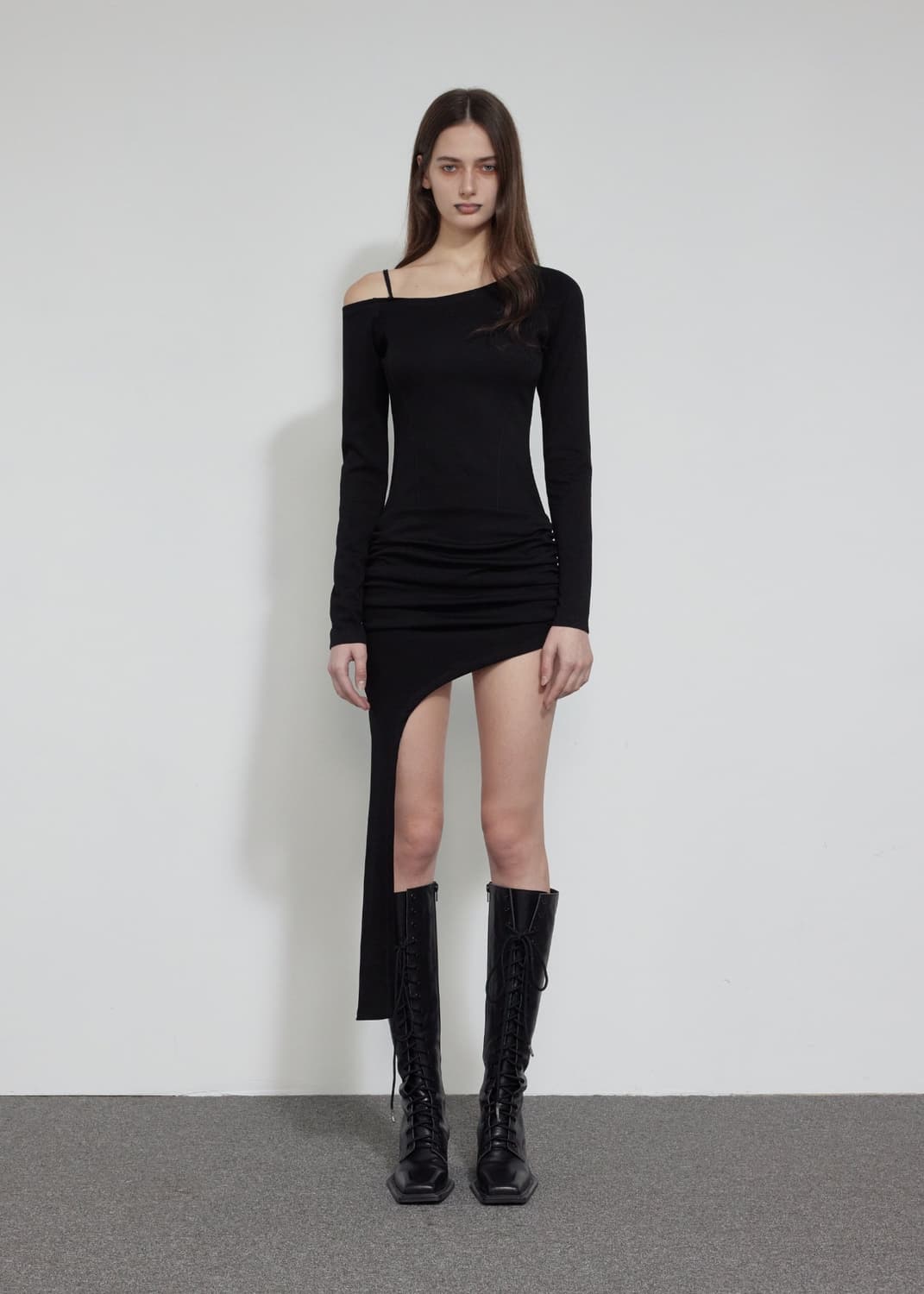 [새상품] 보헤미안서울 보헴서 커브드 헴 미니 드레스 블랙 상품이미지1