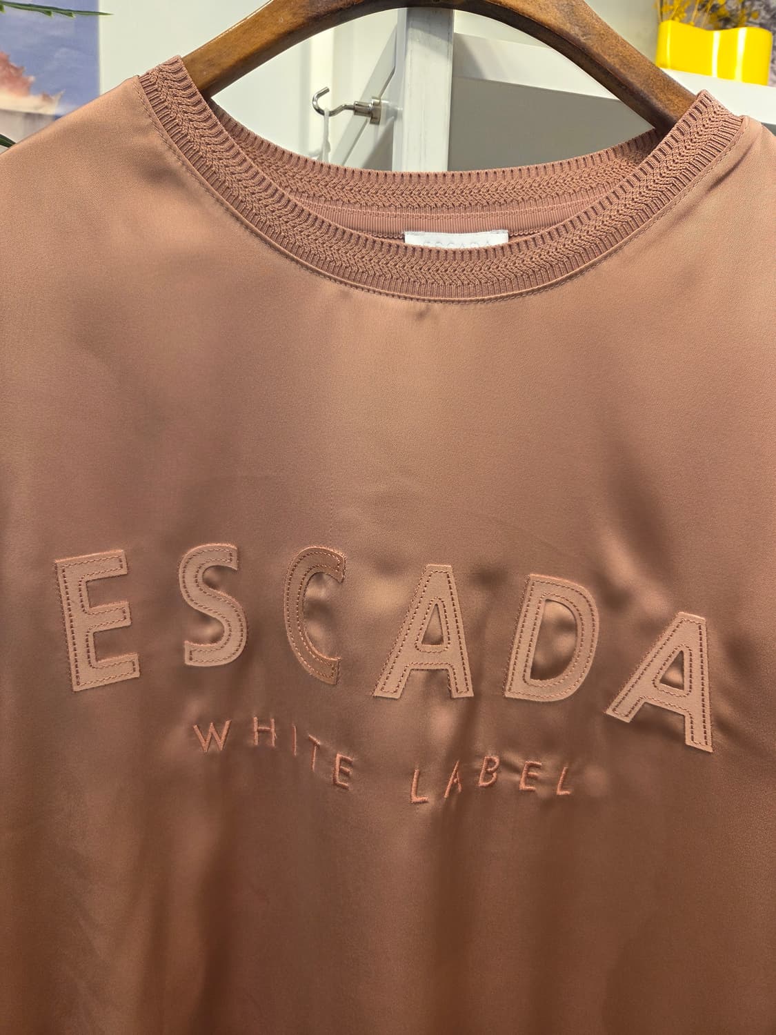 에스까다 화이트라벨 새틴 맨투맨 M 상품이미지2