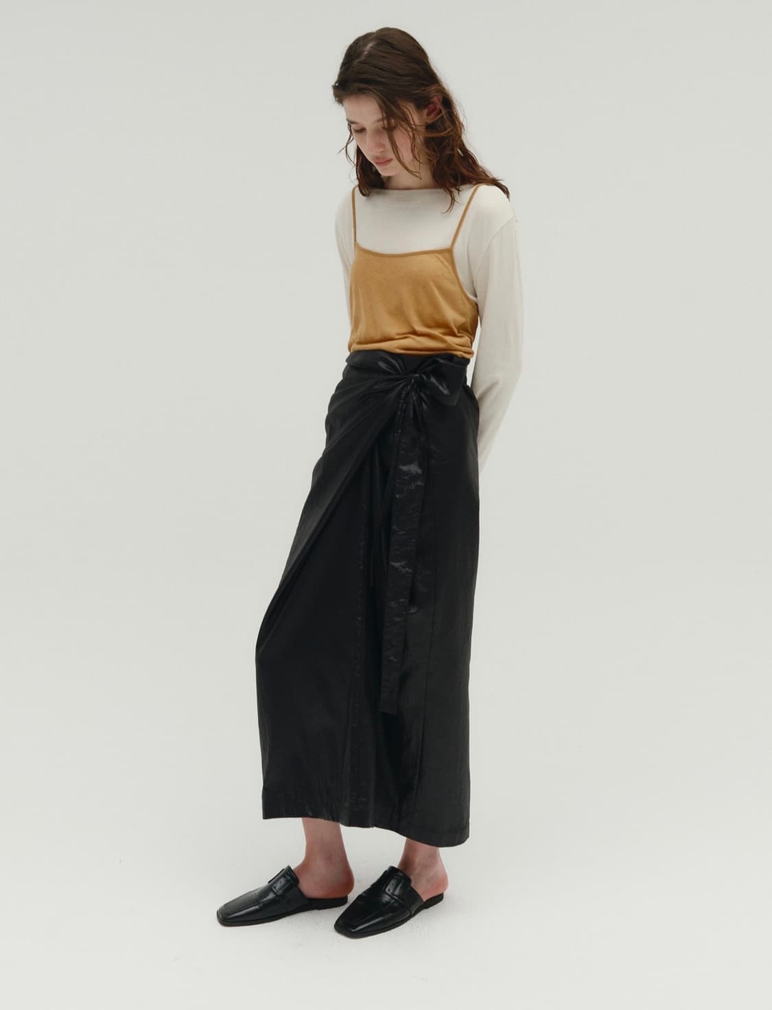 솔티페블 GLOSSY WRAP SKIRT [BLACK] 상품이미지2