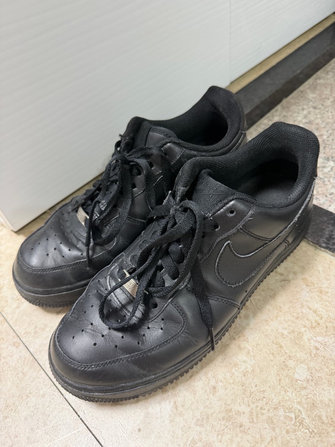 260) 나이키 에어포스1 올블랙 운동화 상품이미지1