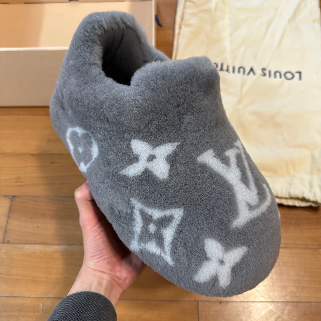 루이비통  LV 예티 슬립 온 상품이미지1