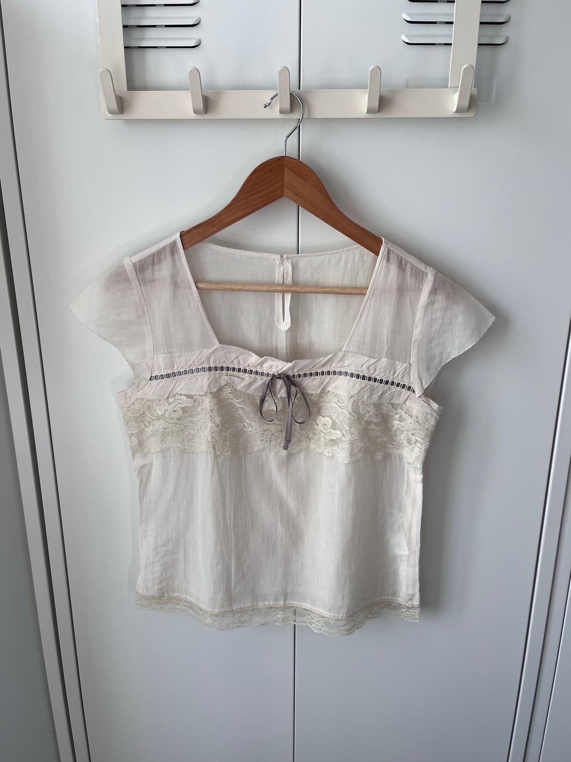 C.aujard 레이스 리본 캡소매 블라우스 상품이미지6