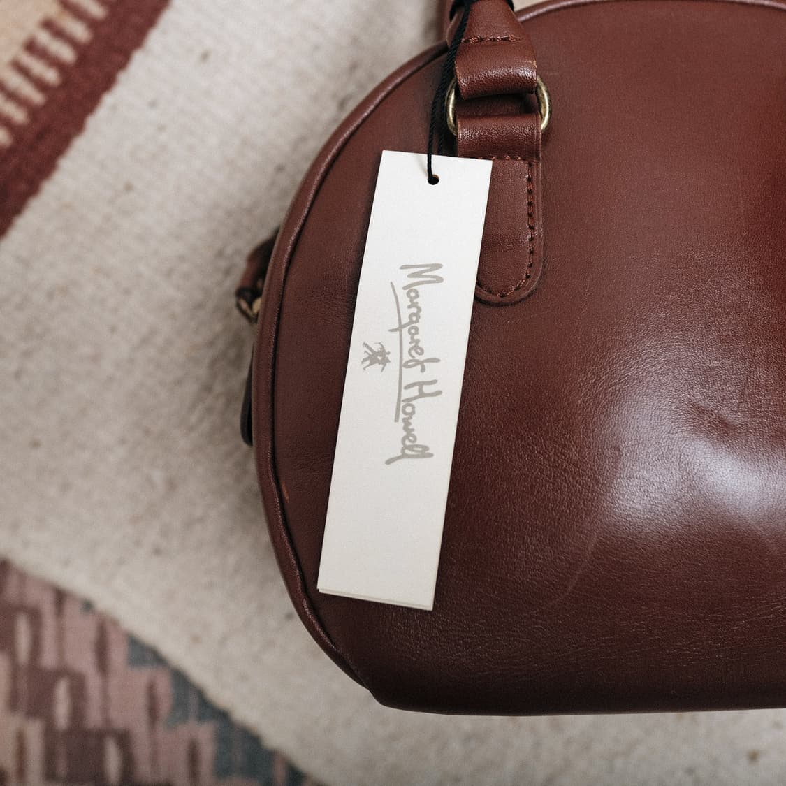 마가렛호웰 올드라벨 레더 스몰 백 상품이미지4