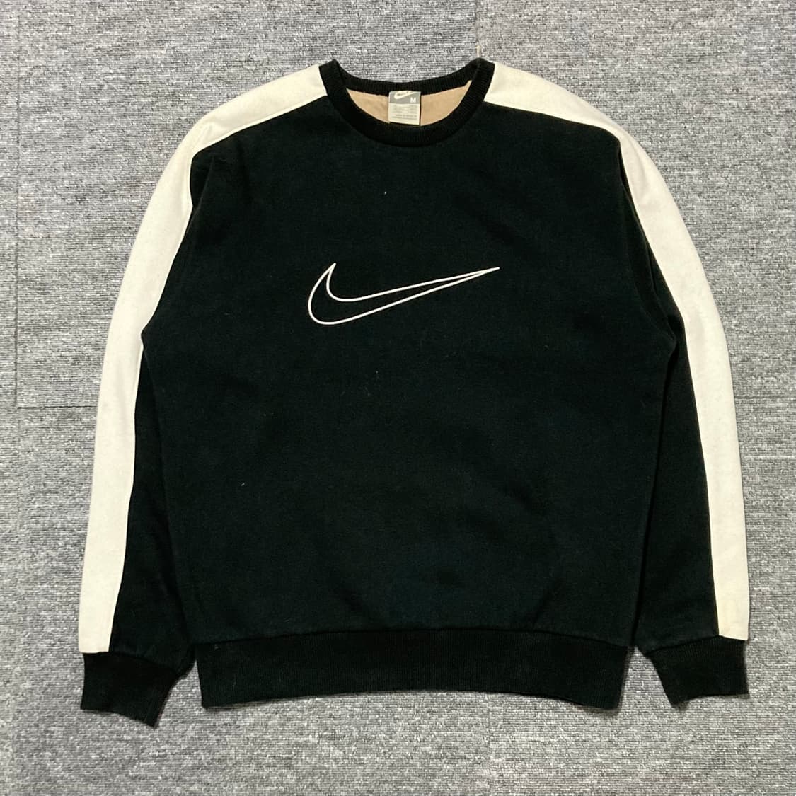 [M] 나이키 빅 스우시 올드스쿨 블랙 맨투맨 상품이미지1