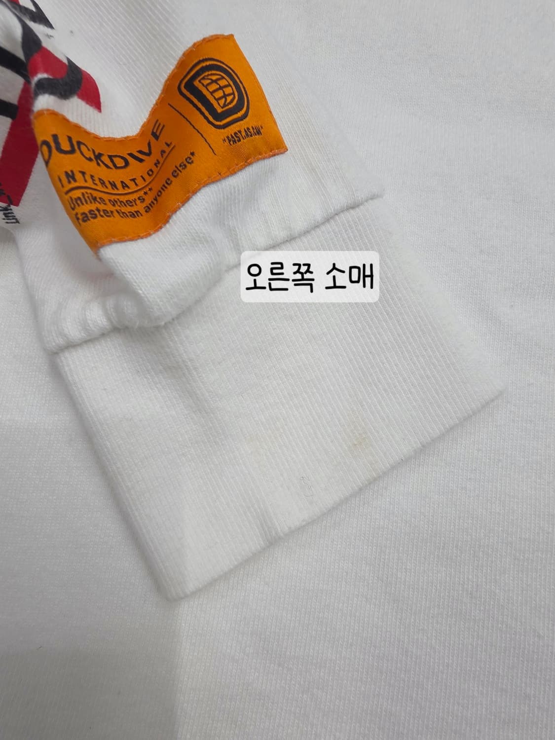 [프립]M/덕다이브 양팔 그래픽 프린팅 긴팔티셔츠 화이트 상품이미지7