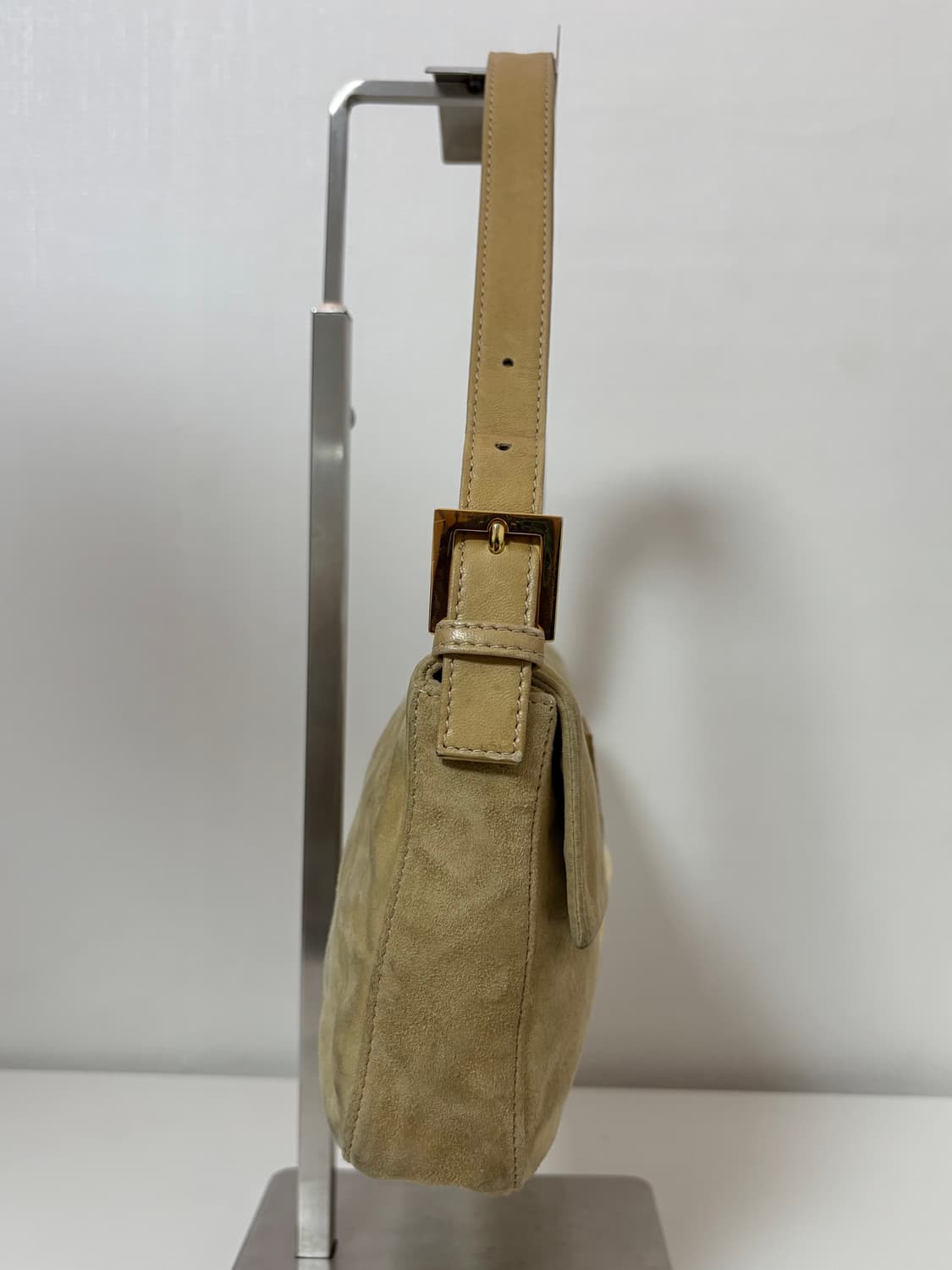 펜디 스웨이드 바게트백 베이지 상품이미지3