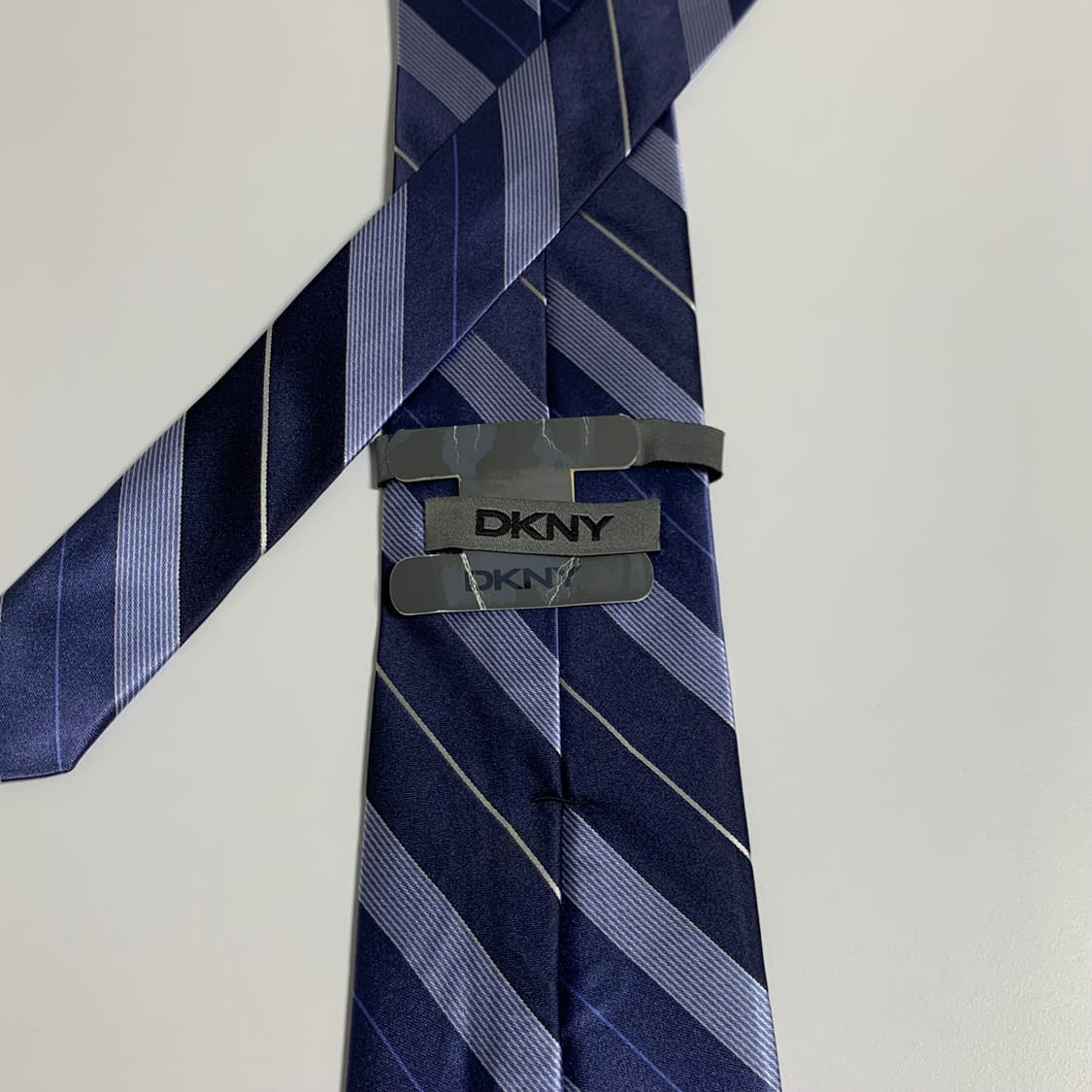 (미사용품) DKNY 레지멘탈 클래식넥타이 S등급 8.5cm 상품이미지4