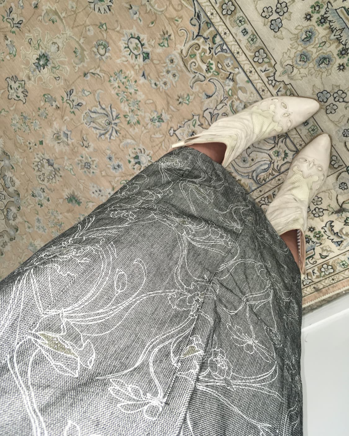 그레이 패턴 미디 스커트 상품이미지2