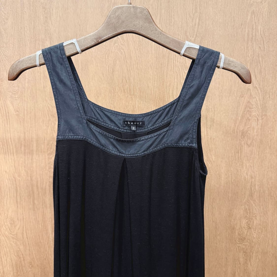 띠어리 배색 실크 요크 슬리브리스 미디 원피스 드레이프 블랙 상품이미지4