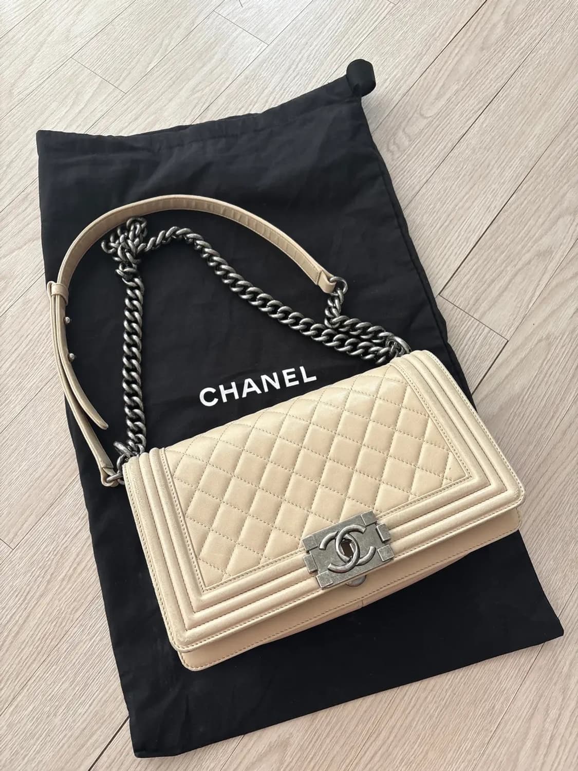 샤넬 보이백 미듐 베이지 상품이미지1