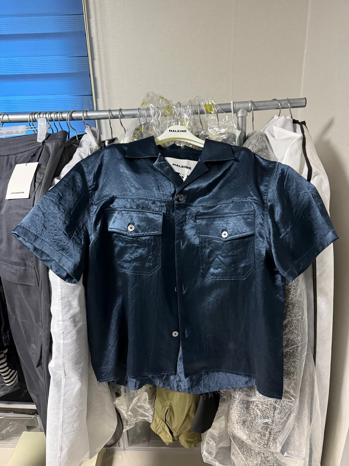 알렌느 OPEN-COLLAR WRINKLED SATIN SHIRT  상품이미지2