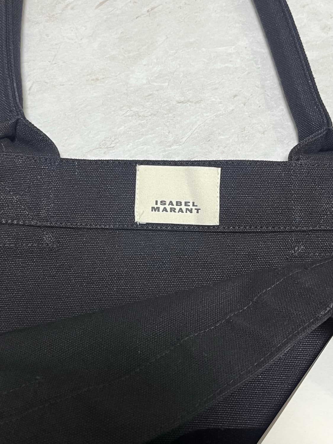 이자벨마랑 스몰 옌키 토트백 블랙 상품이미지2