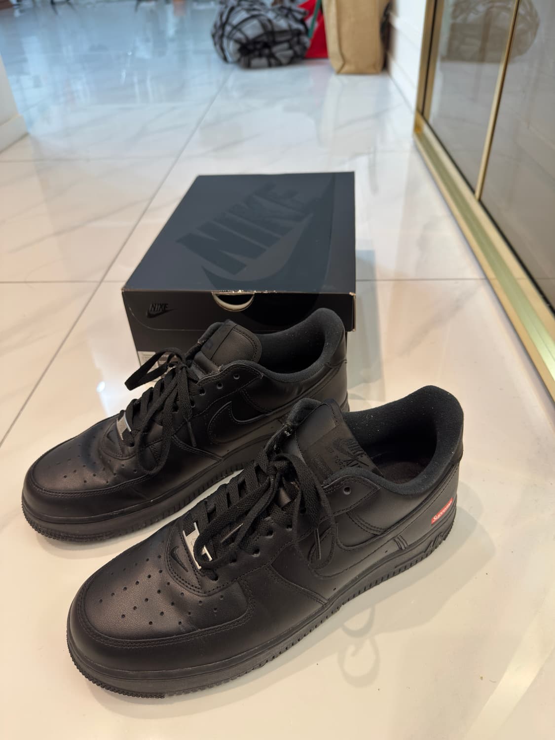 [285] 나이키 x 슈프림 에어포스 1 로우 블랙 상품이미지3