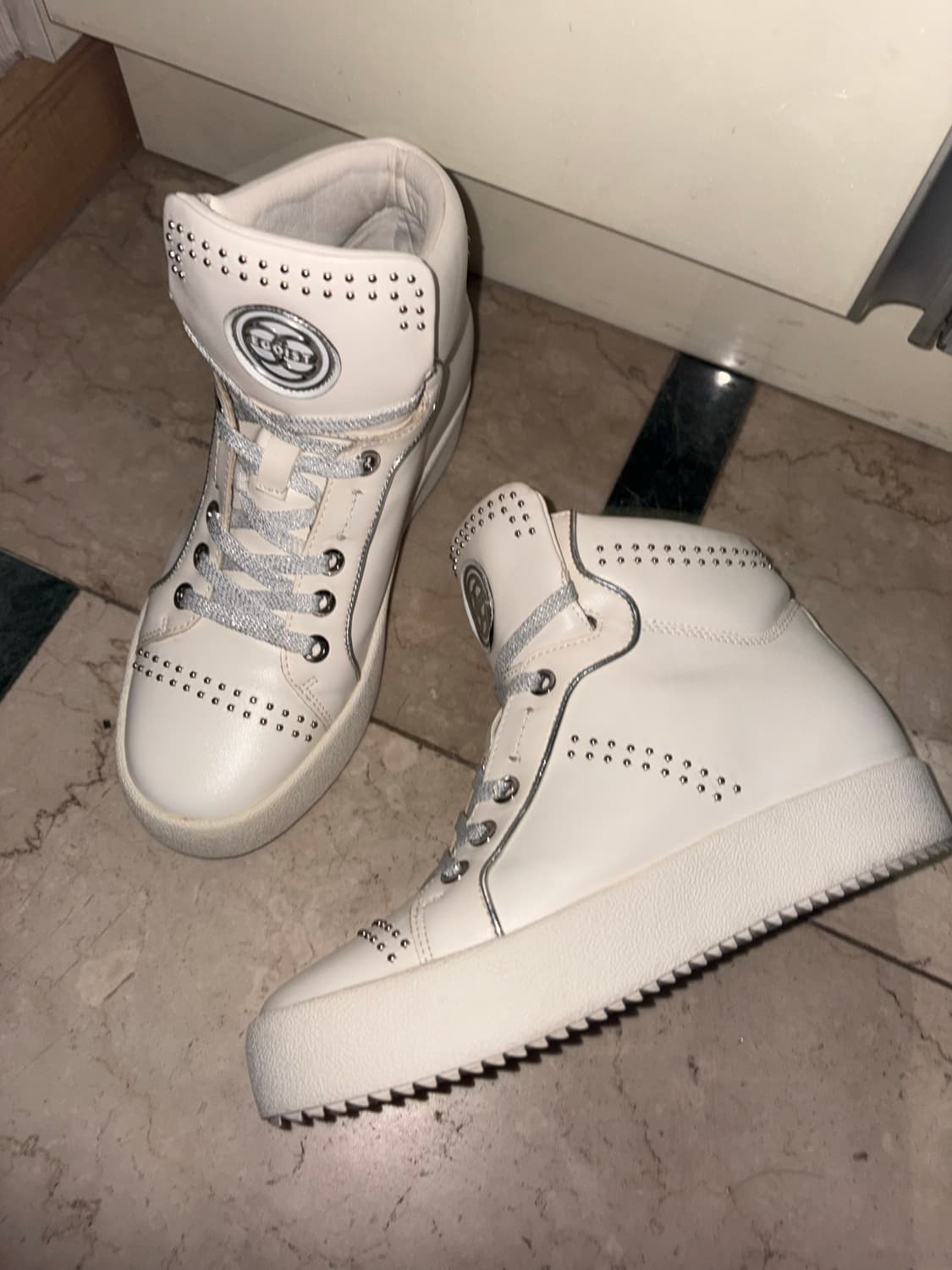 에고이스트 스터드 하이탑 웨지 스니커즈 상품이미지1