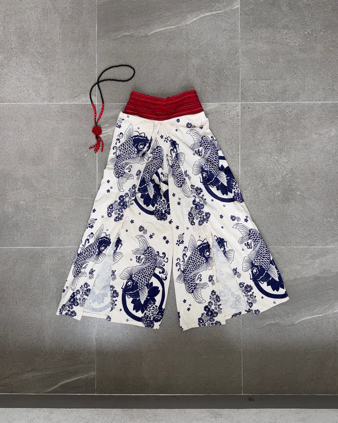 Ivory navy oriental graphic slit wide pt 상품이미지1