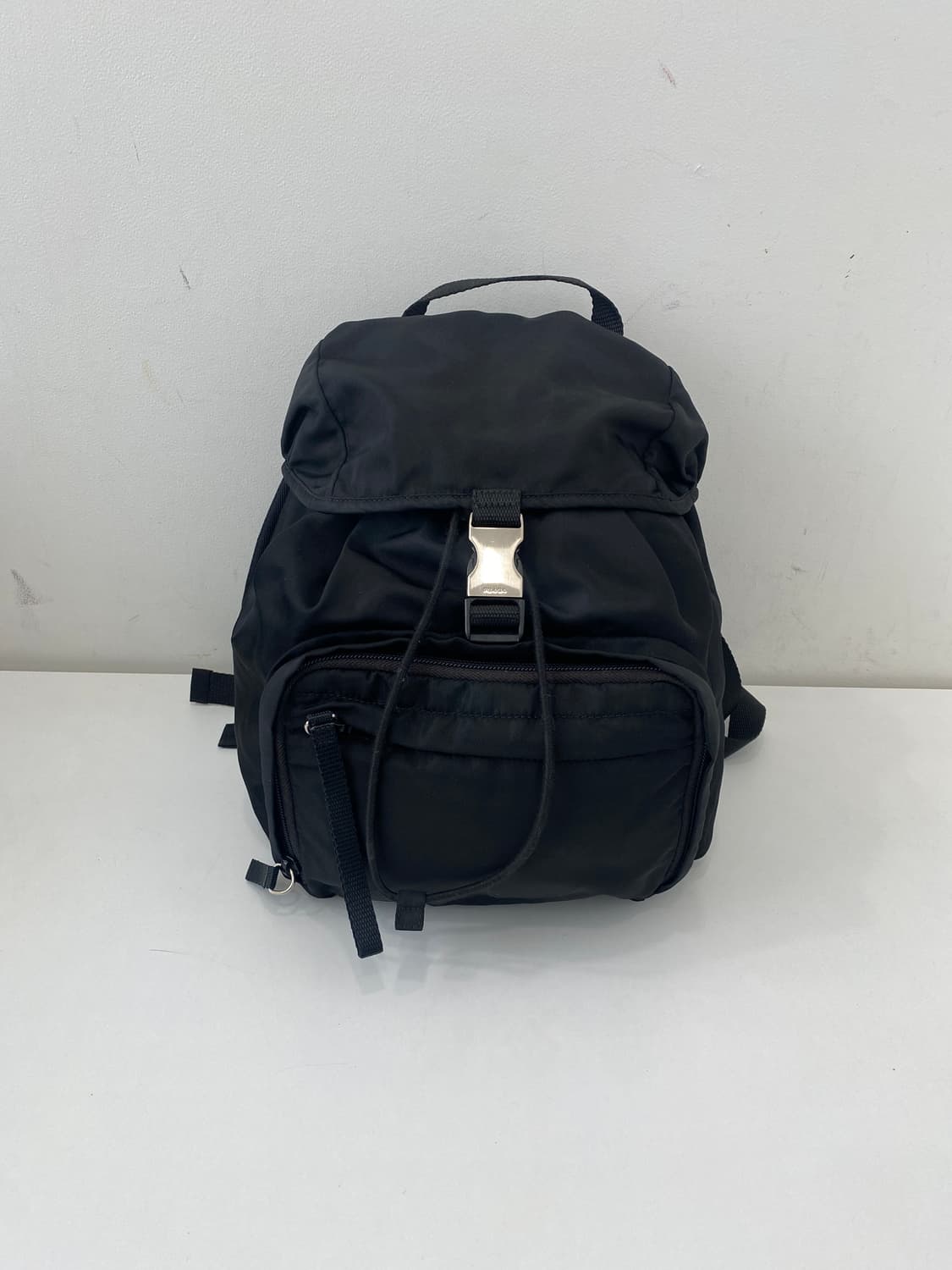 프라다 나일론 포코노 블랙 백팩 상품이미지1