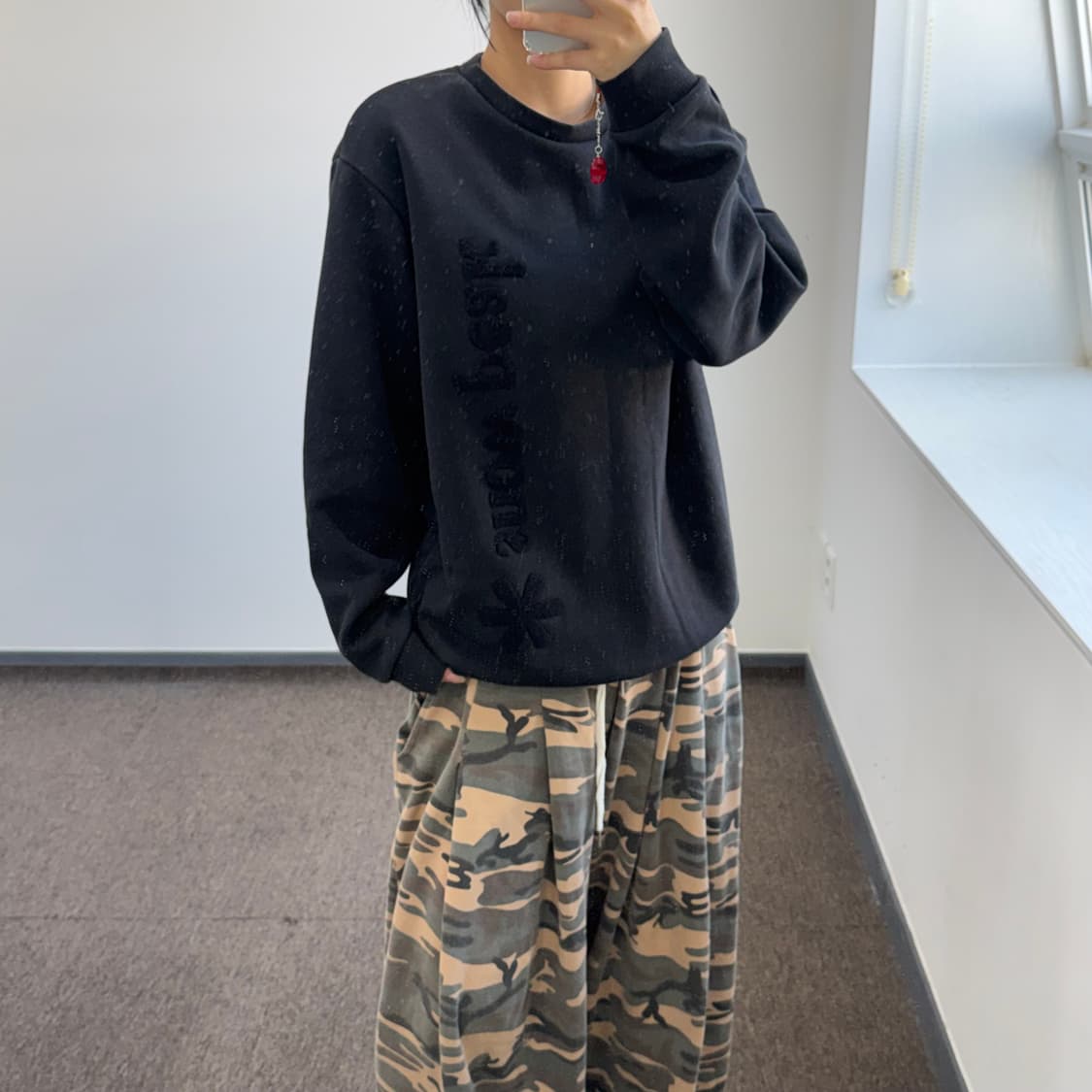 Snow peak 스노우피크 스펠아웃로고 블랙 맨투맨  상품이미지2