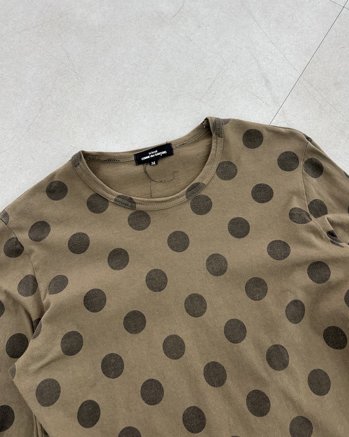 tricot comme des garcons 카키 도트 티셔츠 상품이미지3