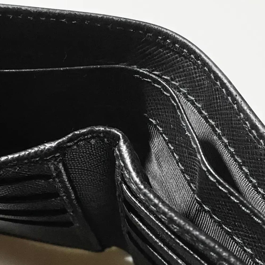 [정품] PRADA 프라다 트라이앵글 플레이트 사피아노 소가죽 반지갑실사 상품이미지5