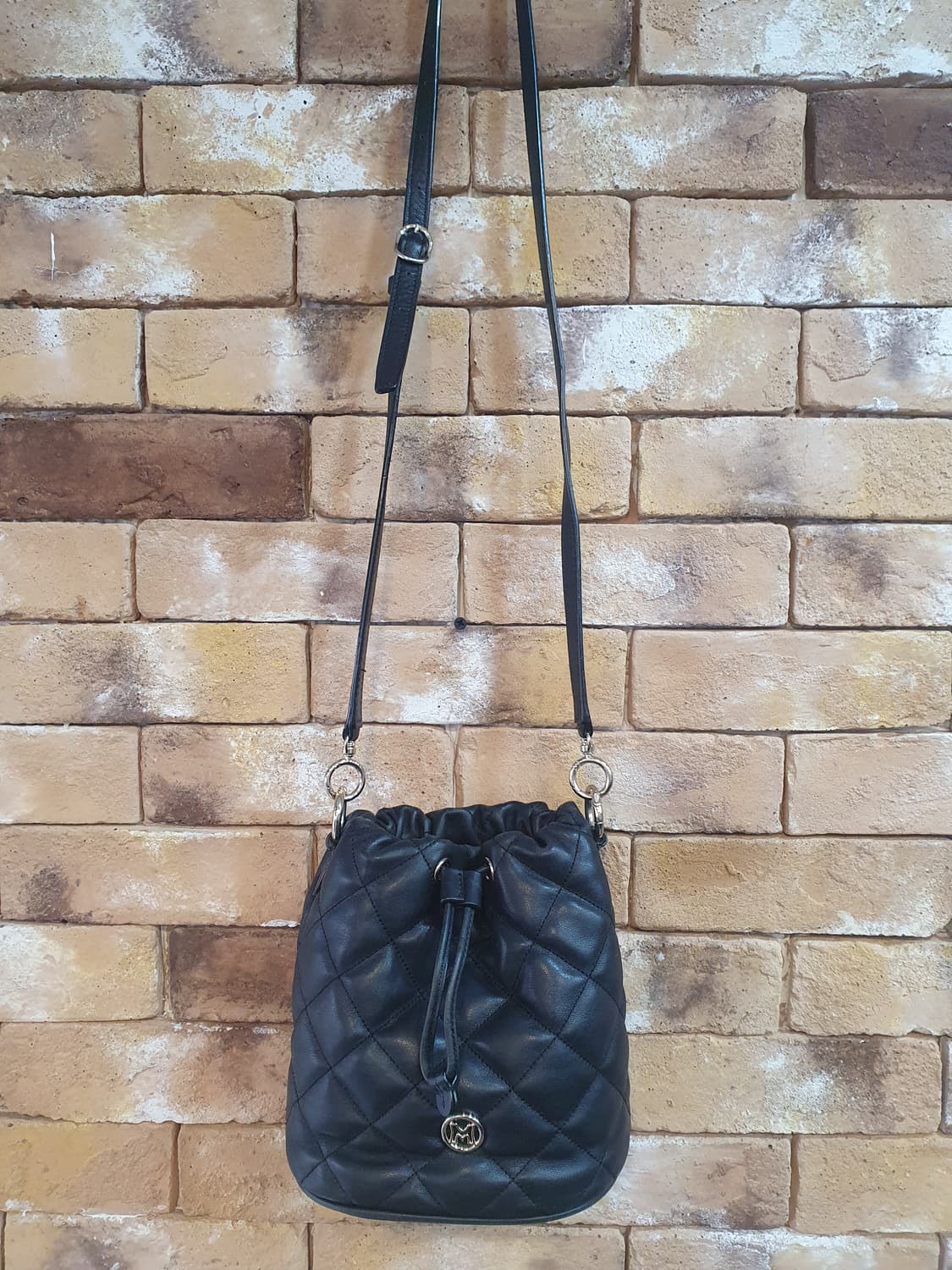 메트로시티 퀼팅버킷백 상품이미지1